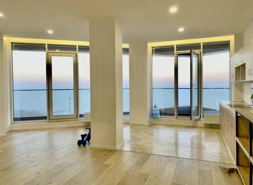 продажа многокомнатной квартиры номер A-173153 в Приморском районе, фото номер 15